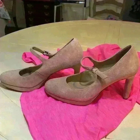 NATURALIZER TALISSA PUMP size 8M beige suede - Picture 7 of 7